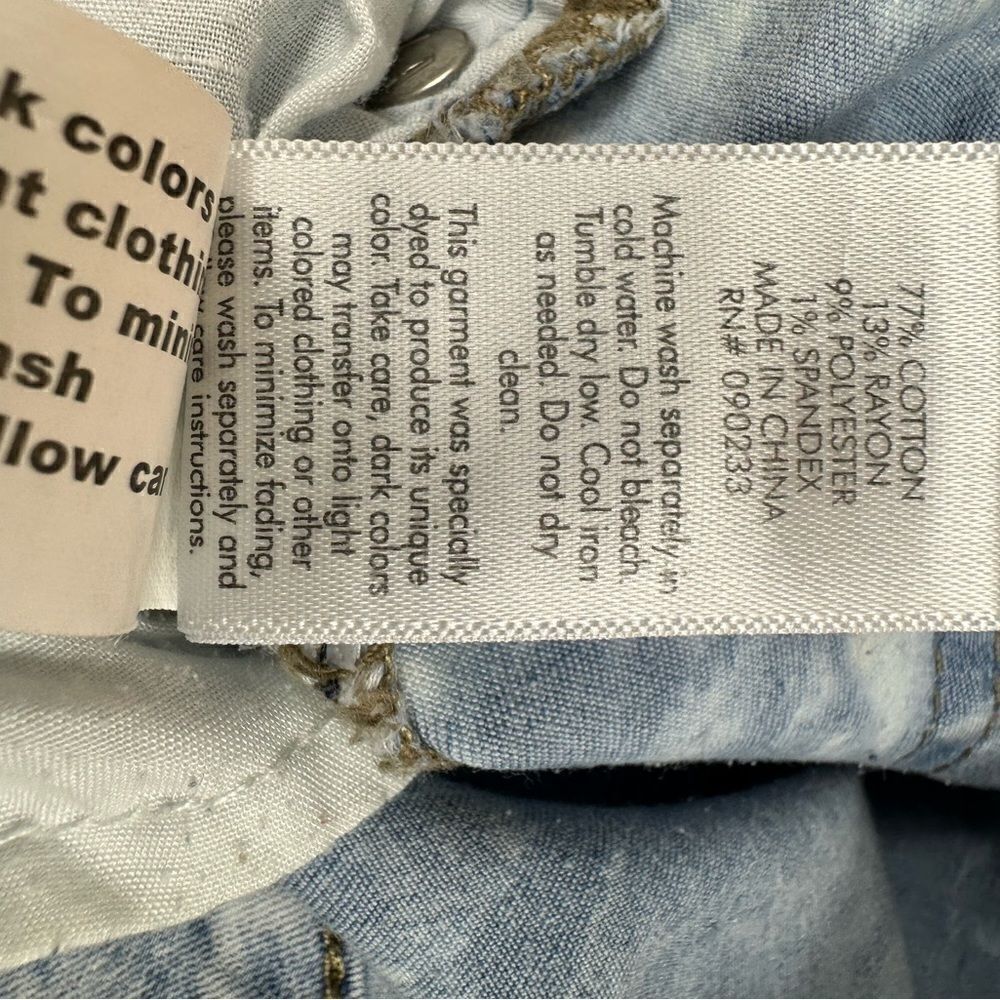 Bullhead Low-rise Skinniest Jean in Acid Wash color size 9 - Picture 7 of 13